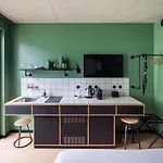 Deskopolitan House 3*