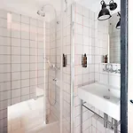 Deskopolitan House Hotel