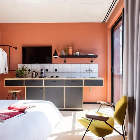 Deskopolitan House