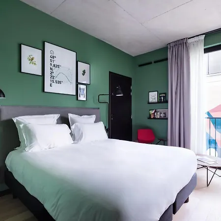 Deskopolitan House