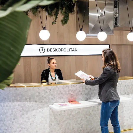 Deskopolitan House מלון