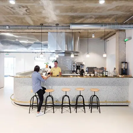 Deskopolitan House מלון