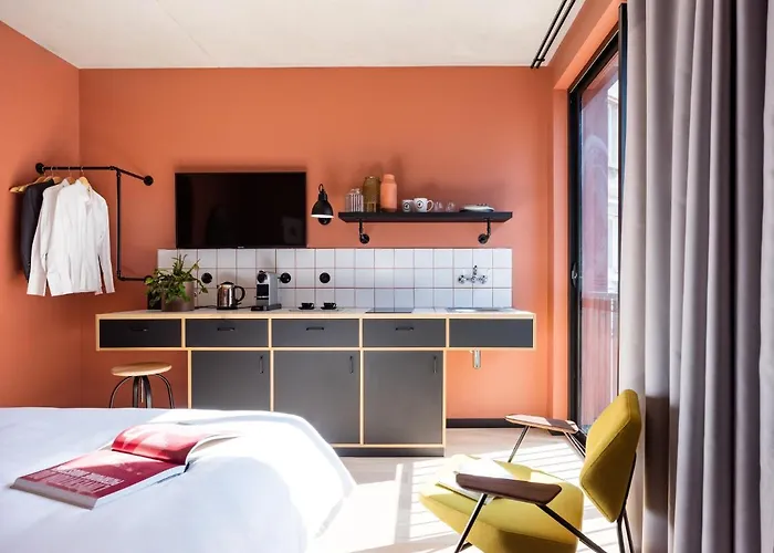 Deskopolitan House