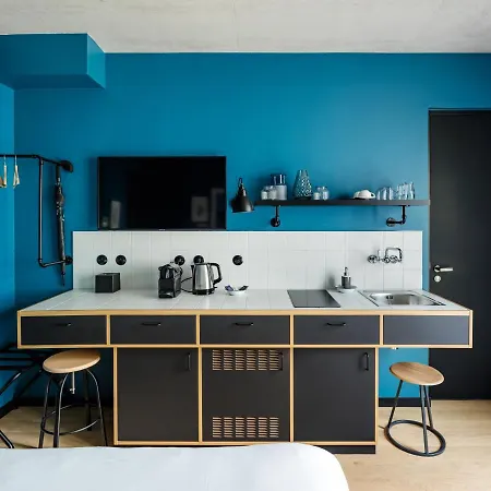 Deskopolitan House
